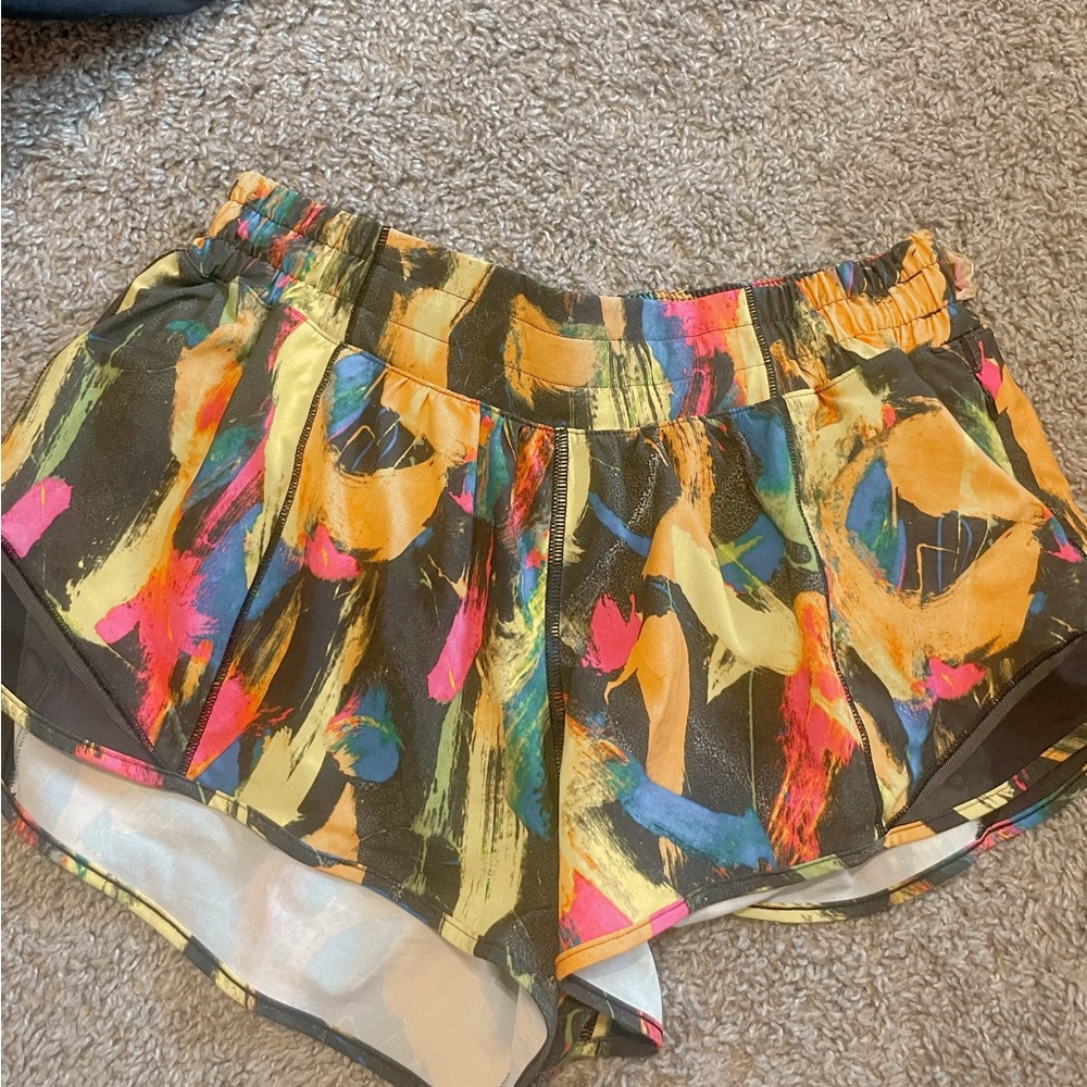 Lululemon hotty hots size 6 women’s 2.5 inch